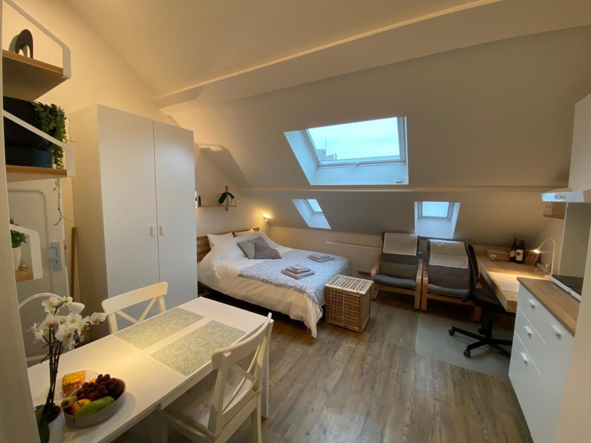 Logies-M Comfort Studios Inc Bikes B&B Ostend Exterior photo